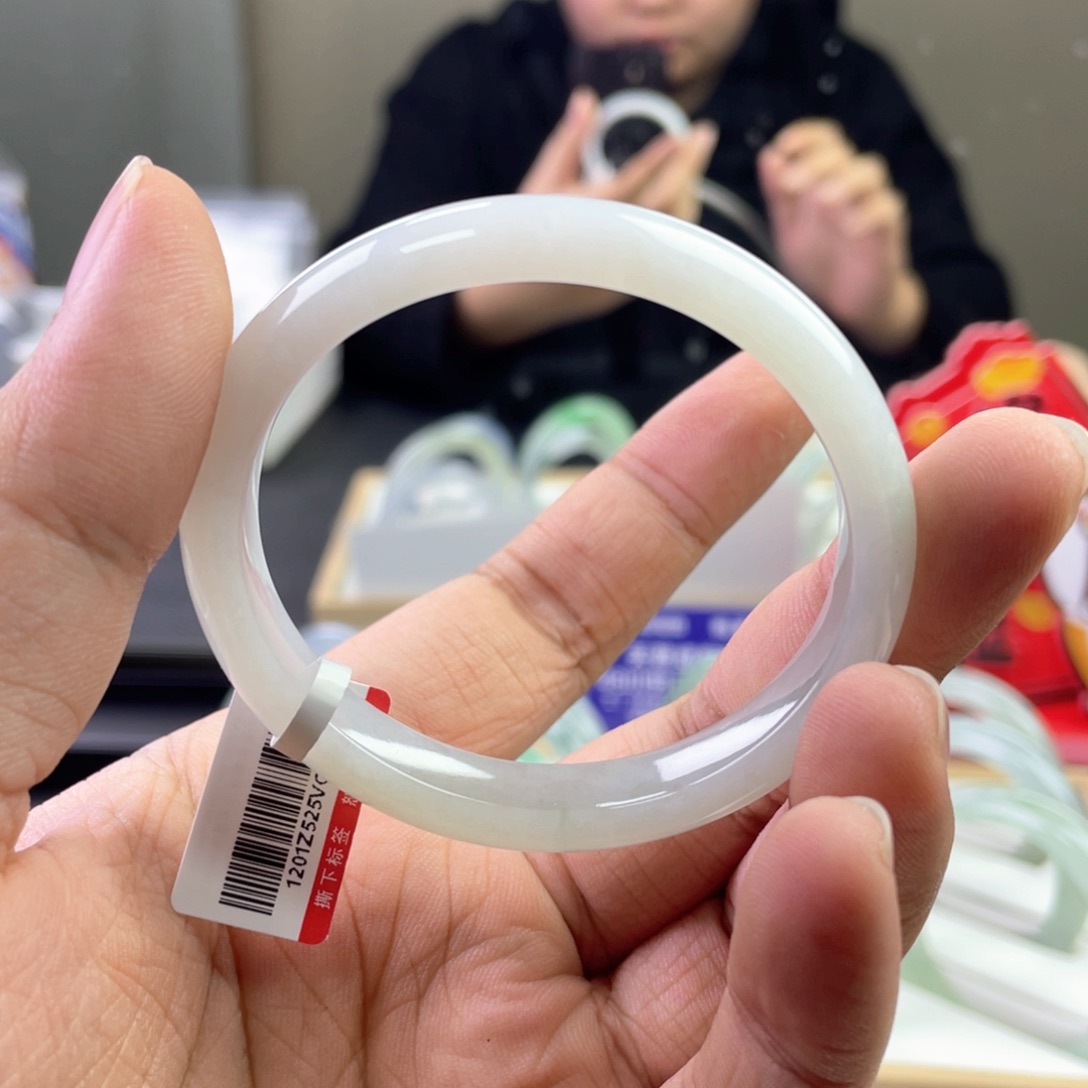 翡翠手镯未镶嵌天然缅甸a货翡翠手镯