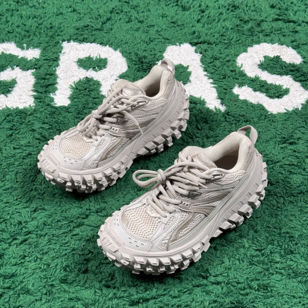 99新 Balenciaga/巴黎世家 Defender轮胎鞋 淡棕色 充新 37码