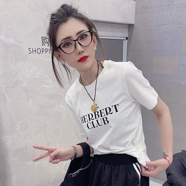 欧货前字母下摆创意设计