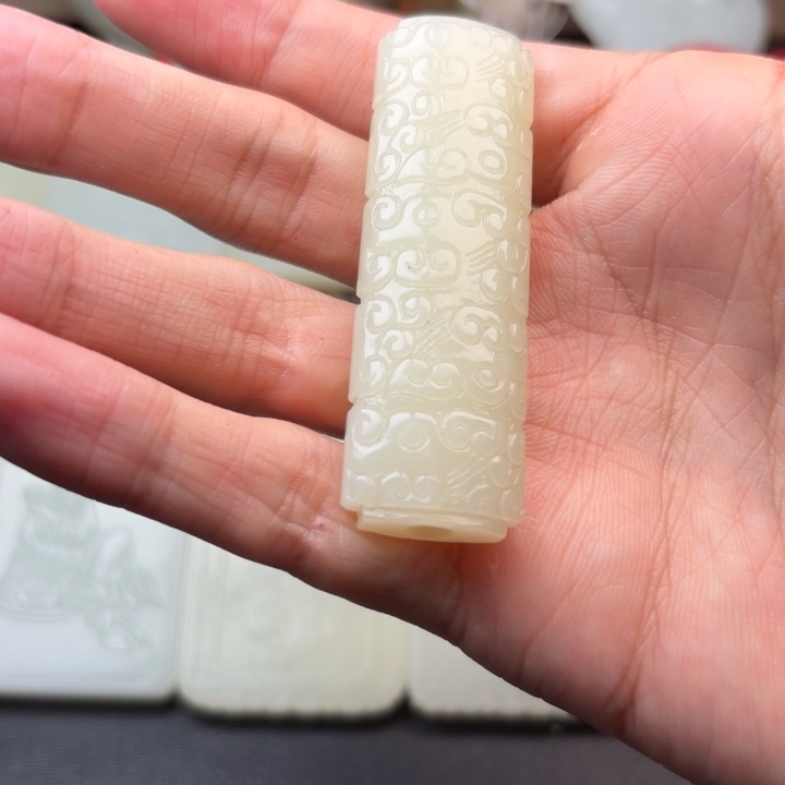 风***8和田玉未镶嵌挂件