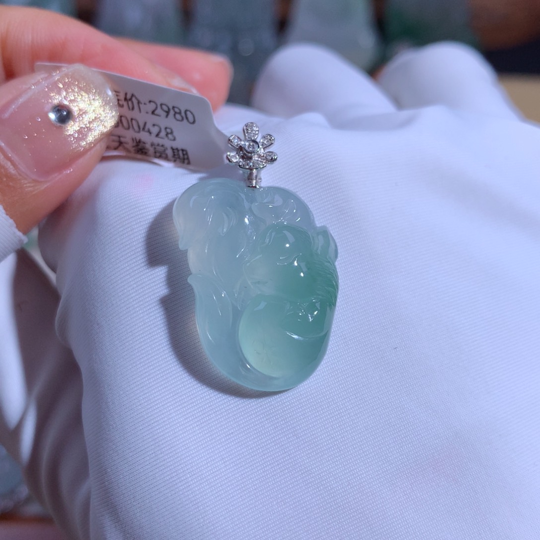 翡翠颈饰18K金镶嵌灵狐