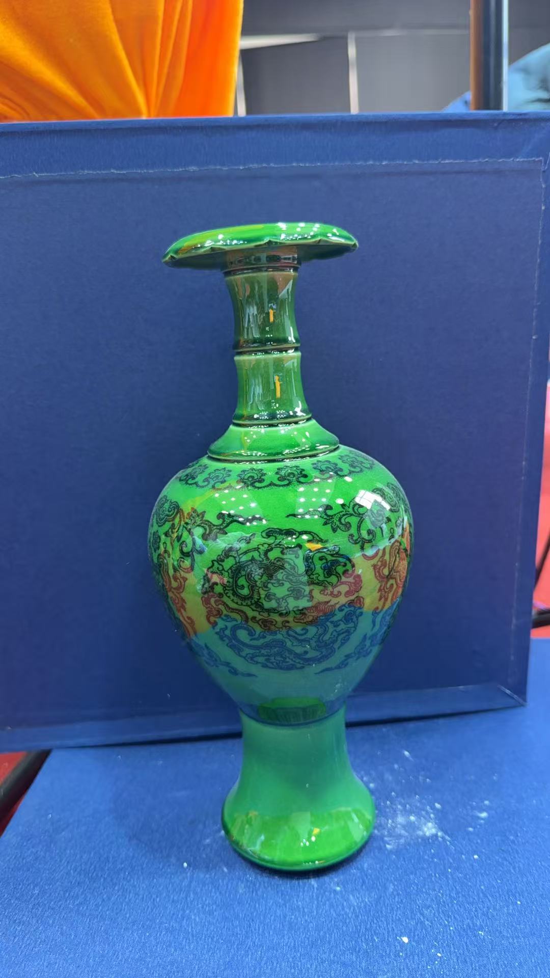 景德镇陶瓷绿釉瓷瓶