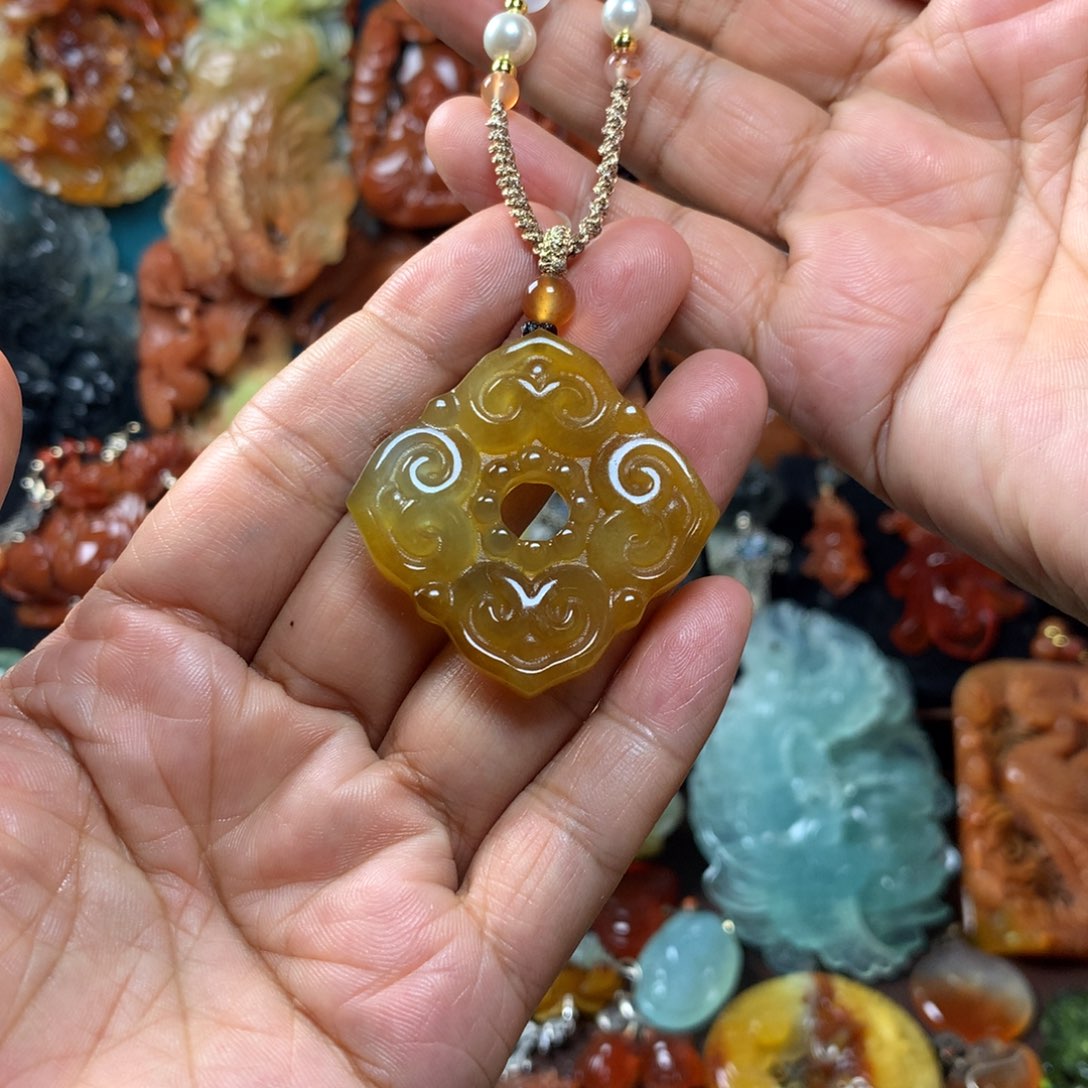 蛇纹石玉挂坠未镶嵌