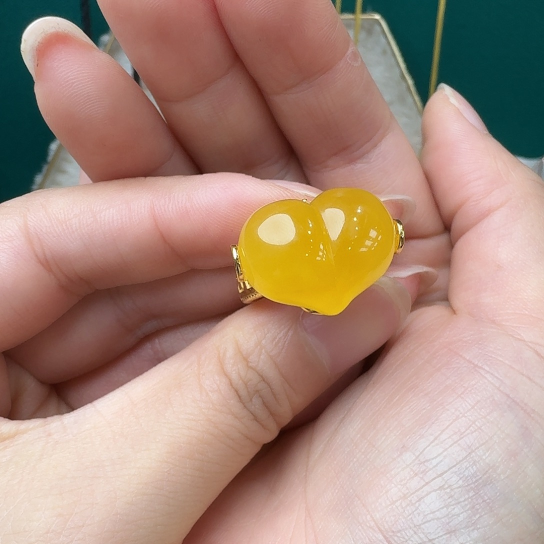 未镶嵌颈饰琥珀戒指