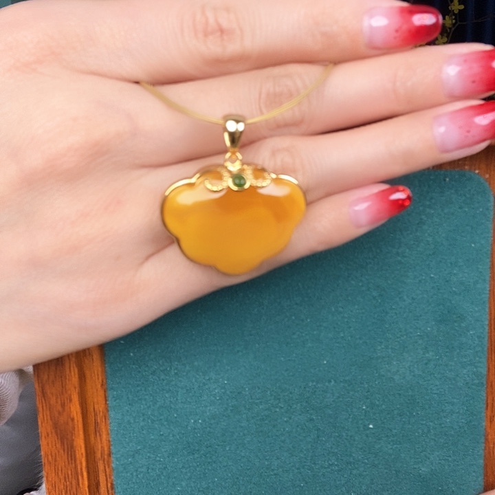 蜜蜡颈饰银S925镶嵌吊坠