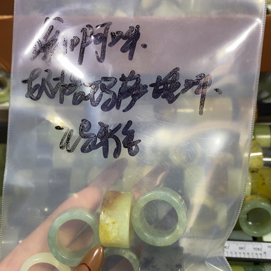 嗡***雅蛇纹石玉未镶嵌戒指