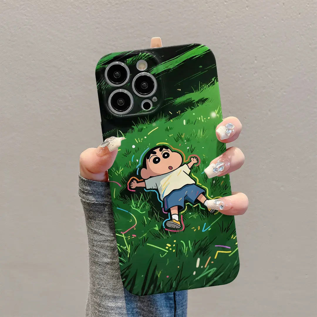 卡通草地小新适用iPhone13菲林手机壳华为小米14vivo荣耀oppo硬壳