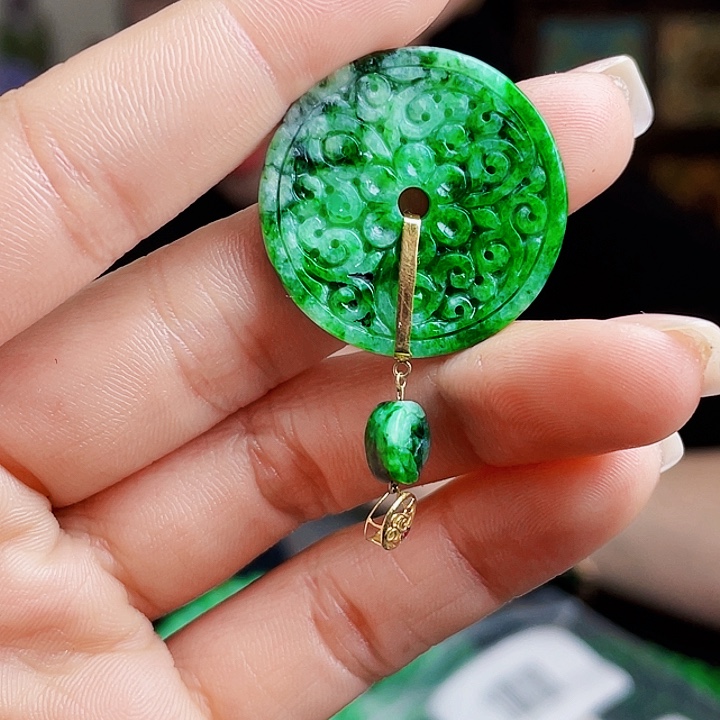 翡翠18K金镶嵌颈饰多样性