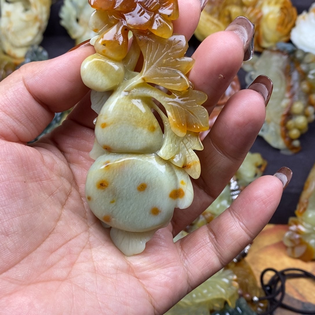 蛇纹石玉颈饰未镶嵌