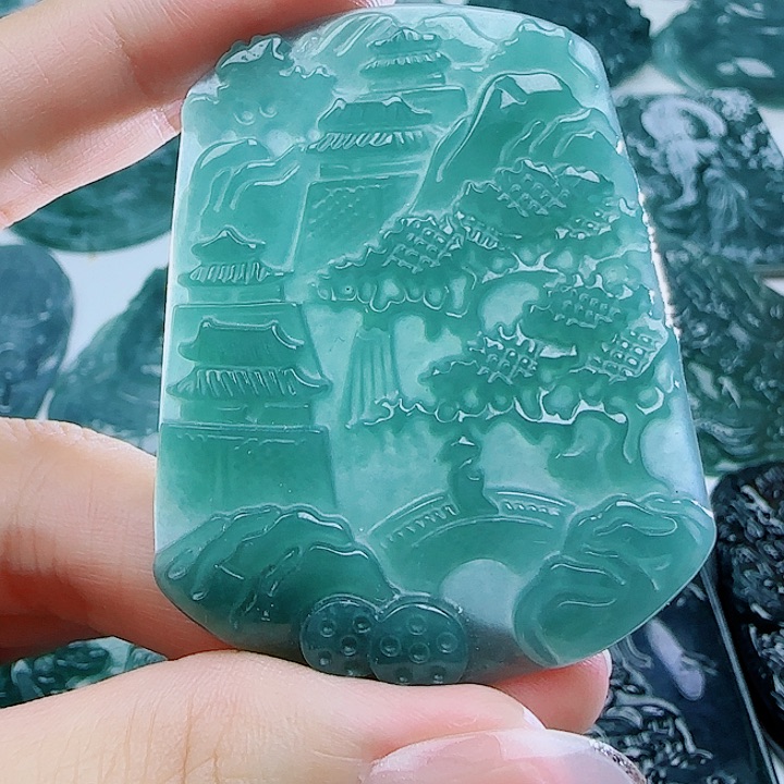 翡翠未镶嵌颈饰多样性发货天然的A货翡翠