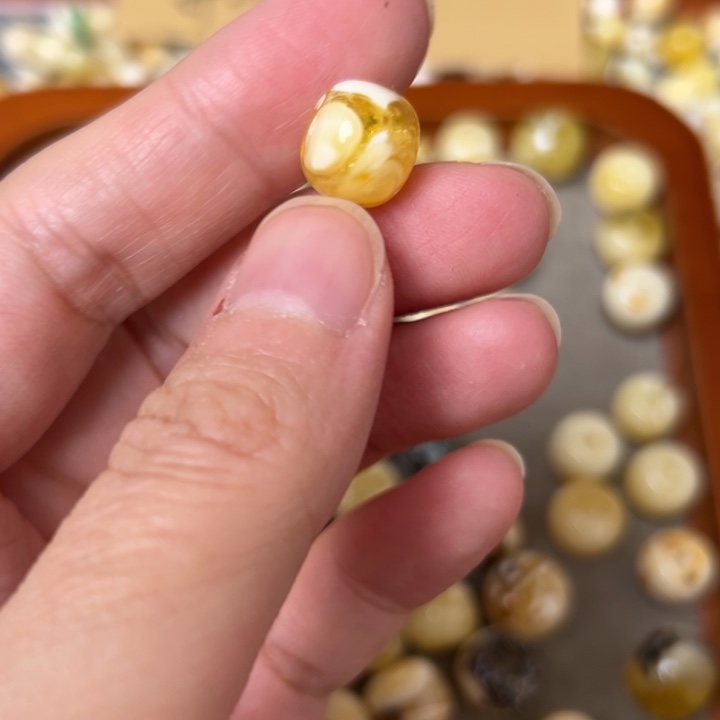 蜜蜡未镶嵌裸石10.8mm一个