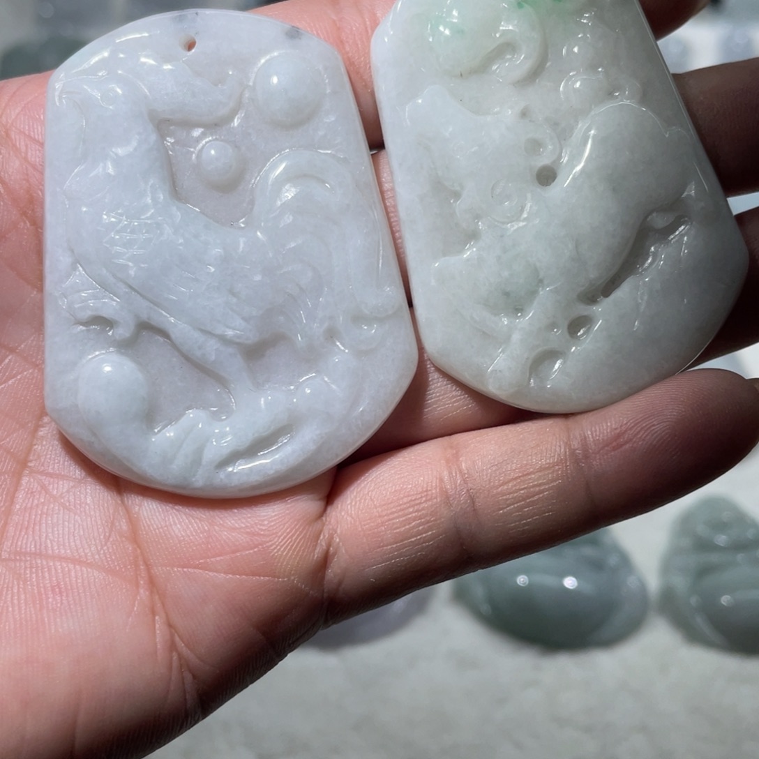 翡翠未镶嵌颈饰鸡，牛