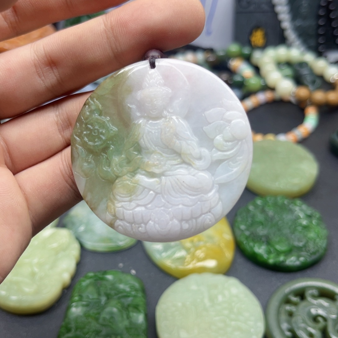 翡翠颈饰未镶嵌翡翠