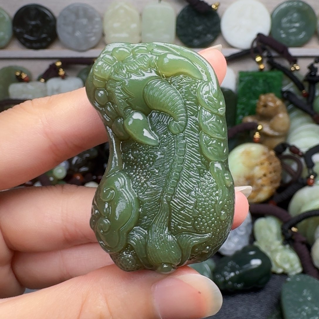 和田玉未镶嵌颈饰