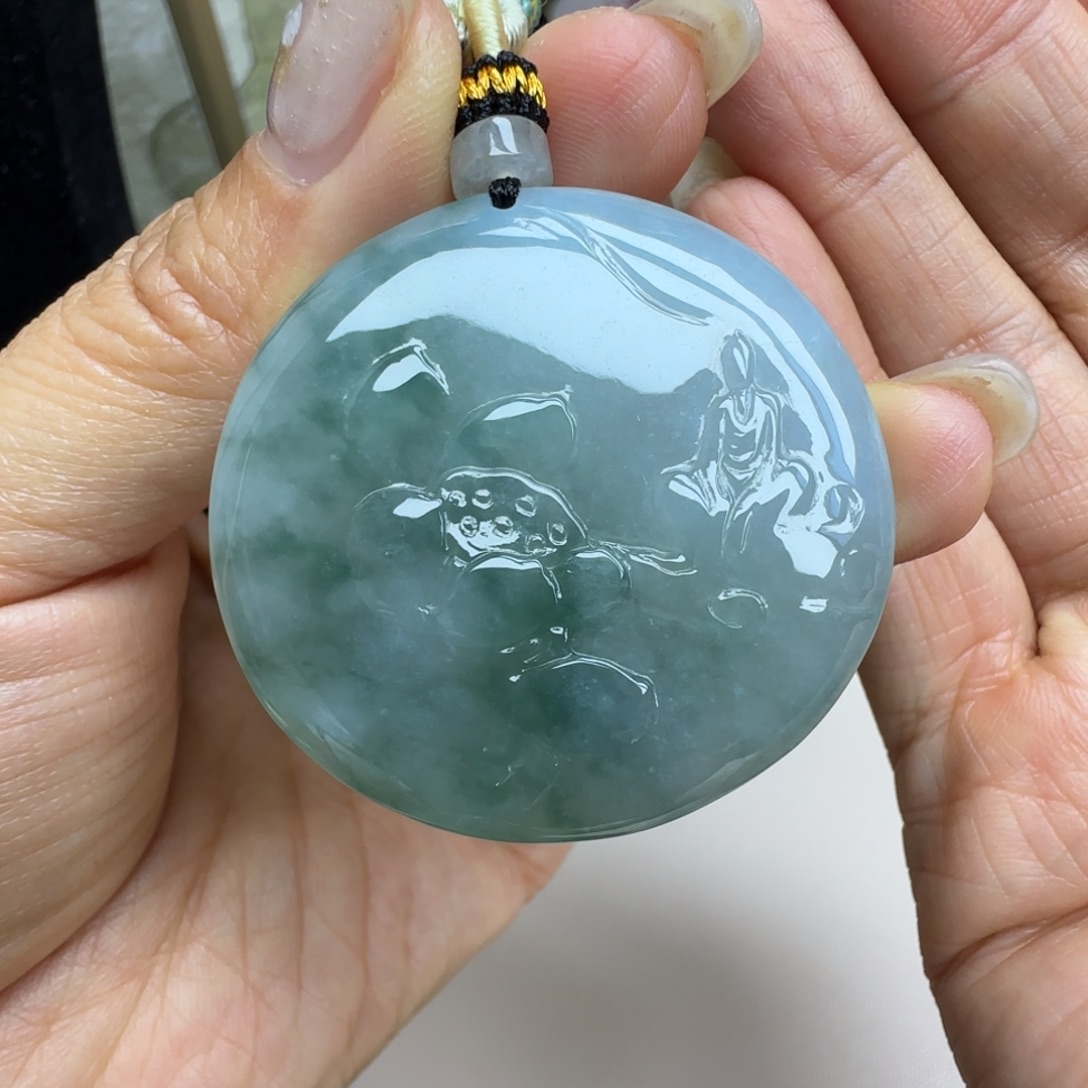 翡翠未镶嵌颈饰莲花悟道