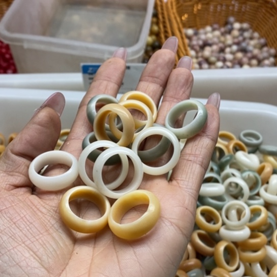 吊坠白玉菩提微瑕16+内径5卡灯牌宠5