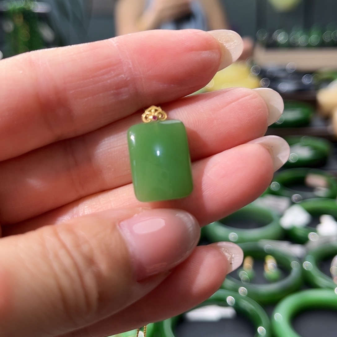 和田玉（碧玉）18K金镶嵌颈饰