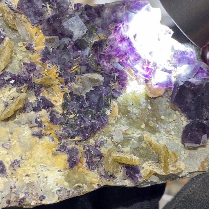 石材内蒙花花蟒纹萤石杏仁脆片