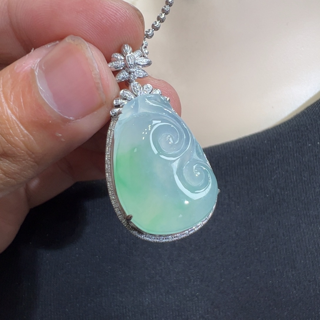 翡翠吊坠(不含链)18K金镶嵌