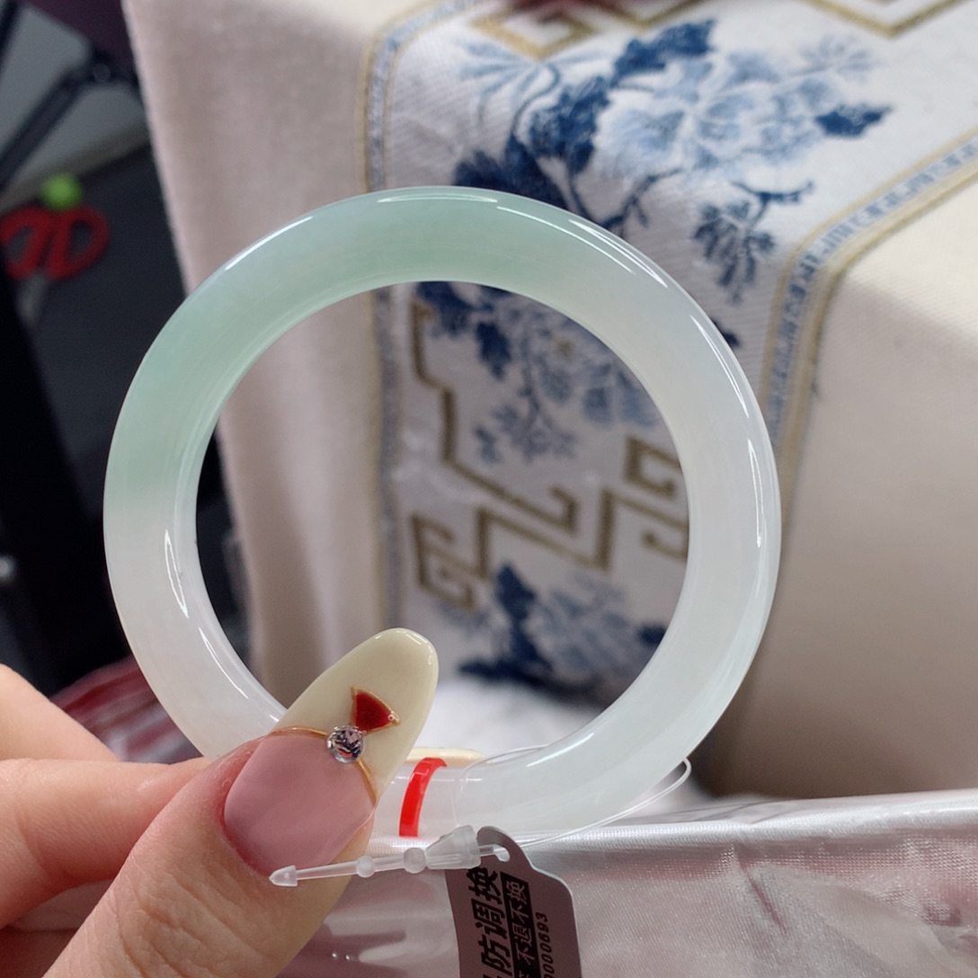 翡翠手镯未镶嵌50.2圈口