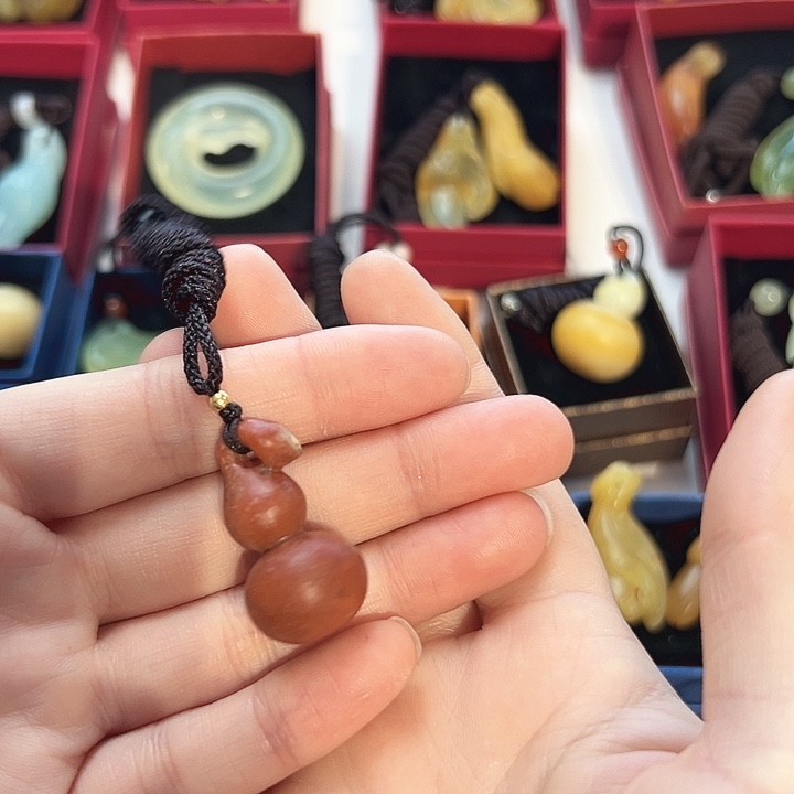 招***宝蛇纹石玉未镶嵌吊坠(赠链)