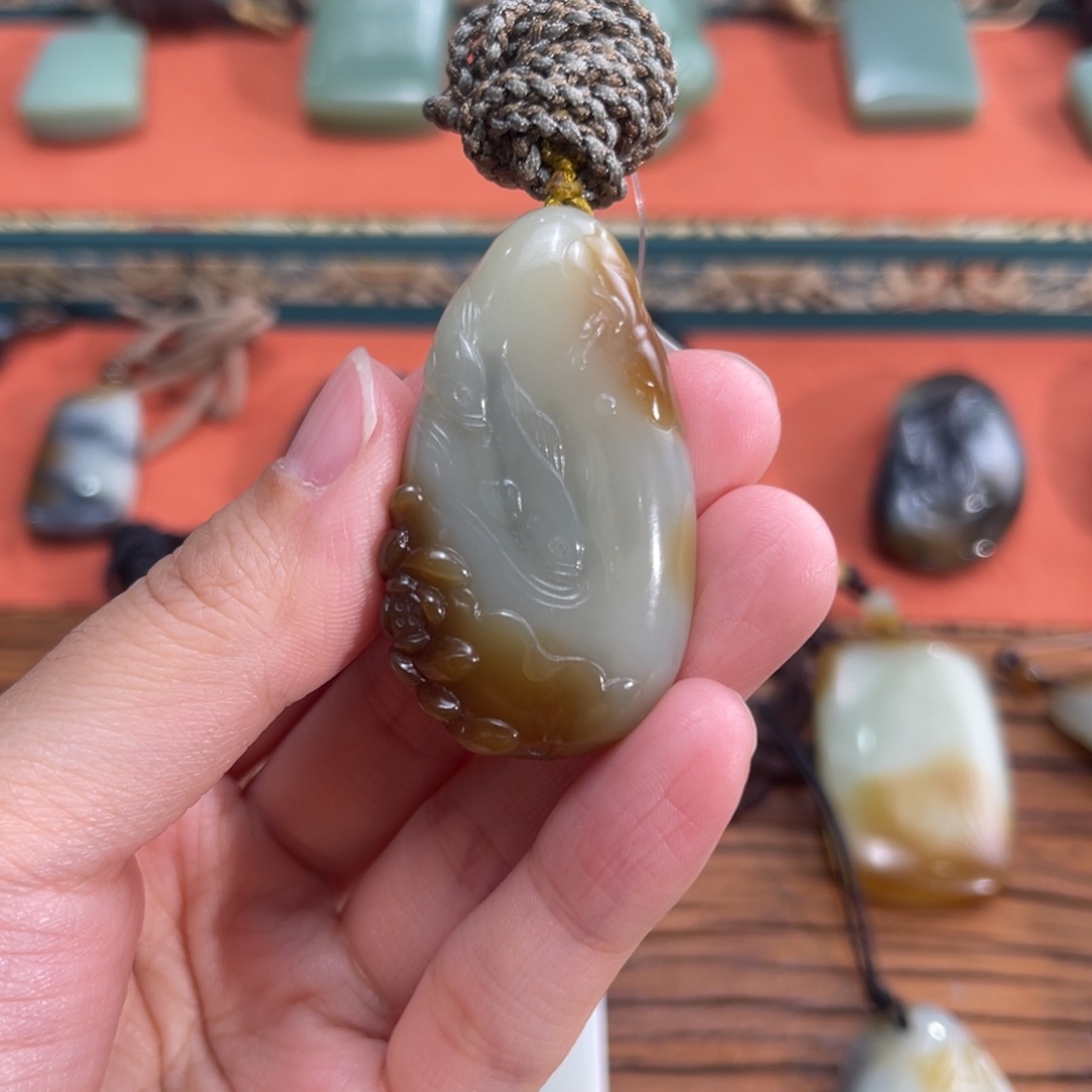 和田玉颈饰未镶嵌