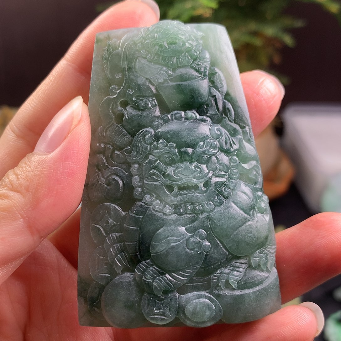 未镶嵌定制翡翠狮子