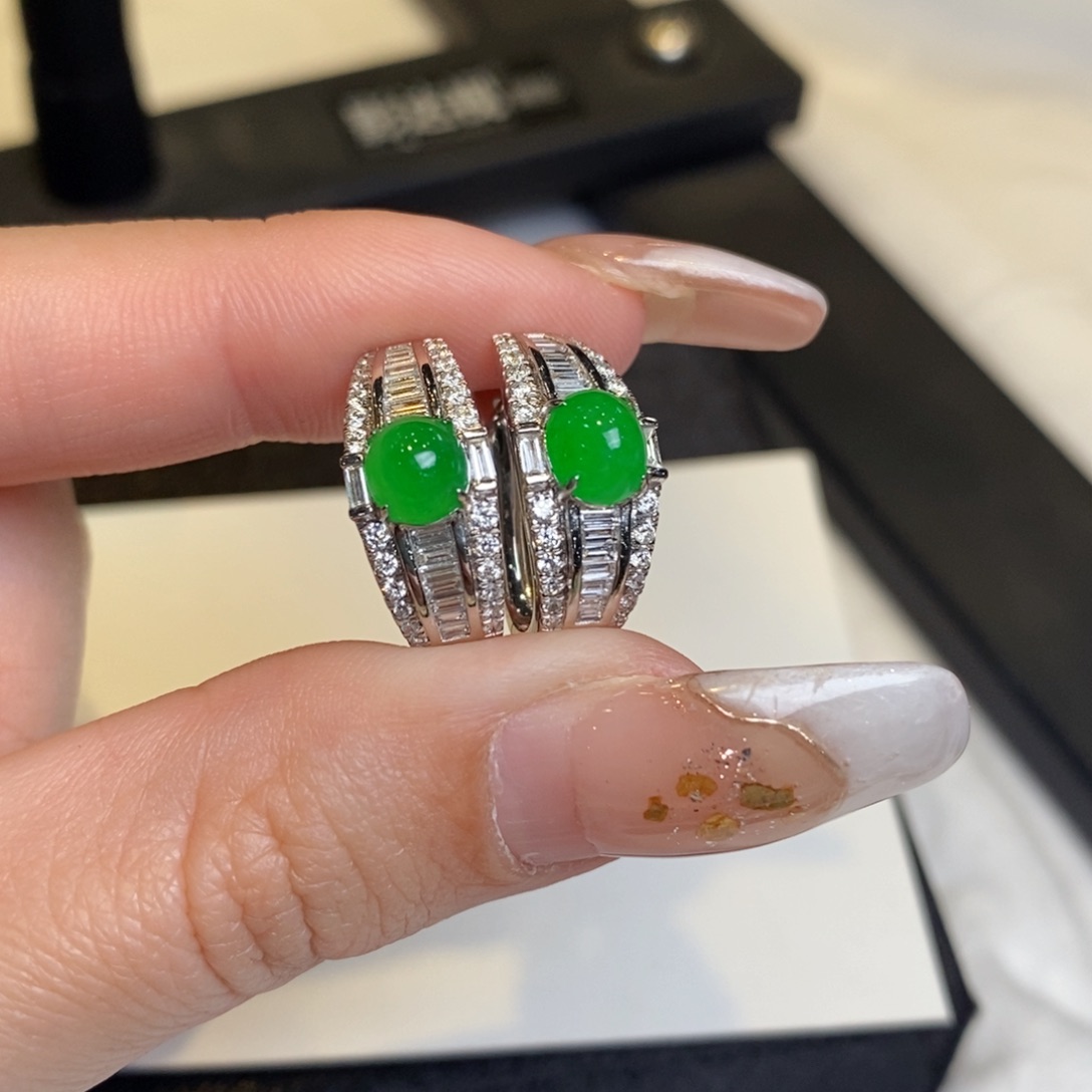 翡翠耳饰18K金镶嵌蛋面