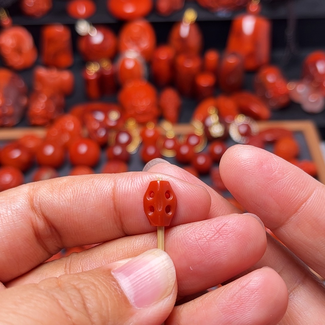 南红玛瑙未镶嵌配饰五眼六通8.2mm