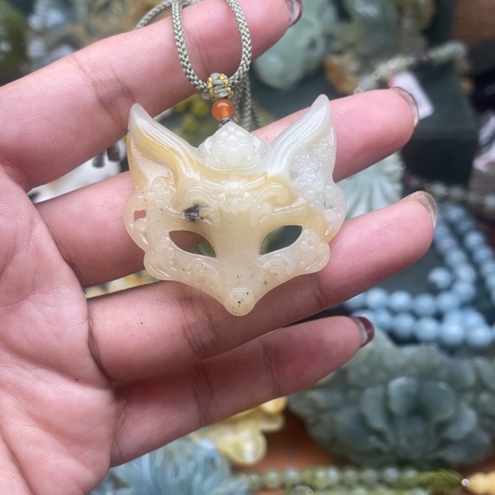 蛇纹石玉吊坠合金
