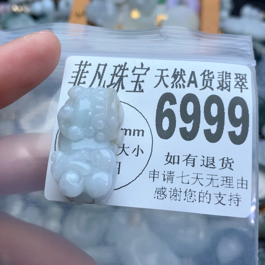 翡翠颈饰未镶嵌6999。