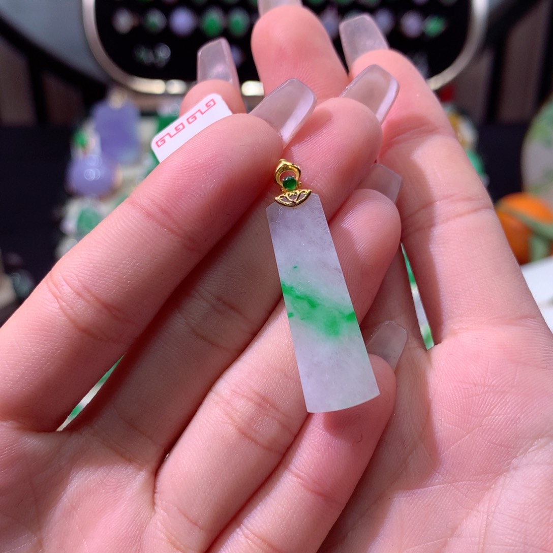 翡翠颈饰18K金镶嵌翡翠