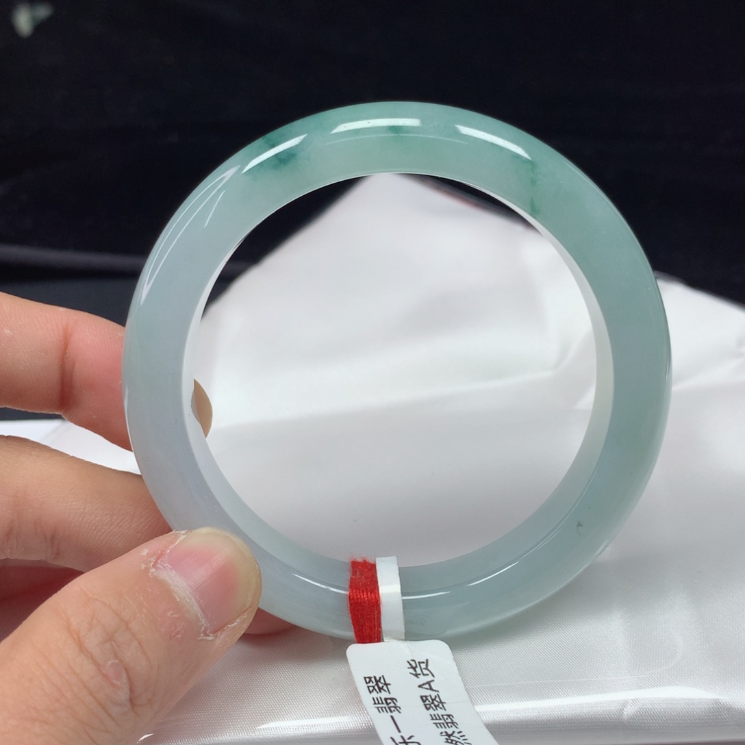 翡翠手镯（圆镯）未镶嵌57.2