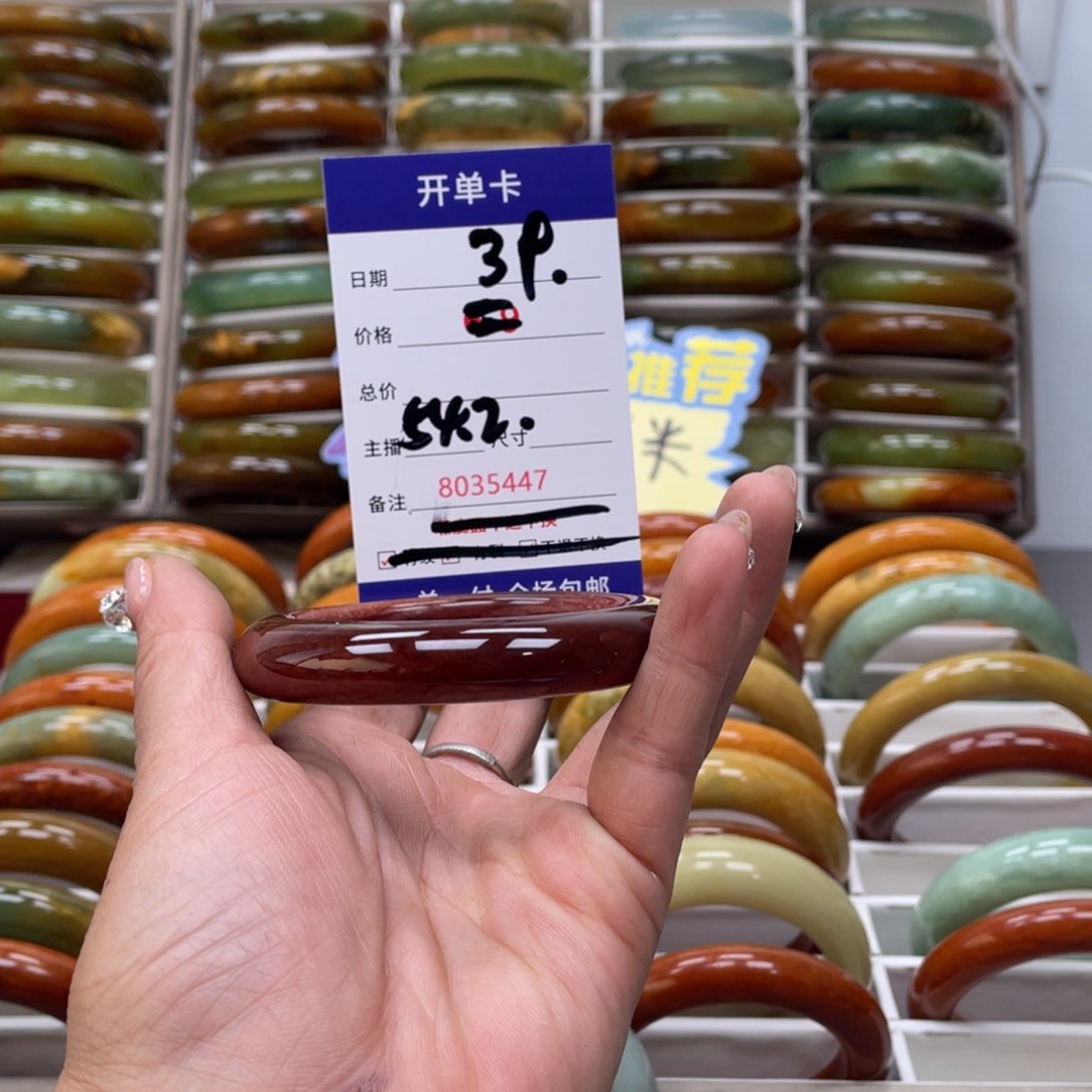 蛇纹石玉手镯未镶嵌胖**?