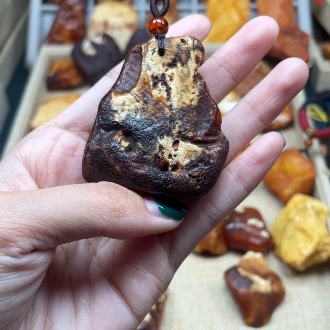 琥珀未镶嵌珠宝奇石