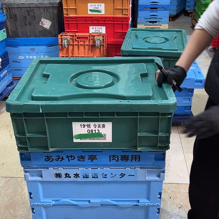 换***位厚款家用五金工具箱一个带盖有瑕