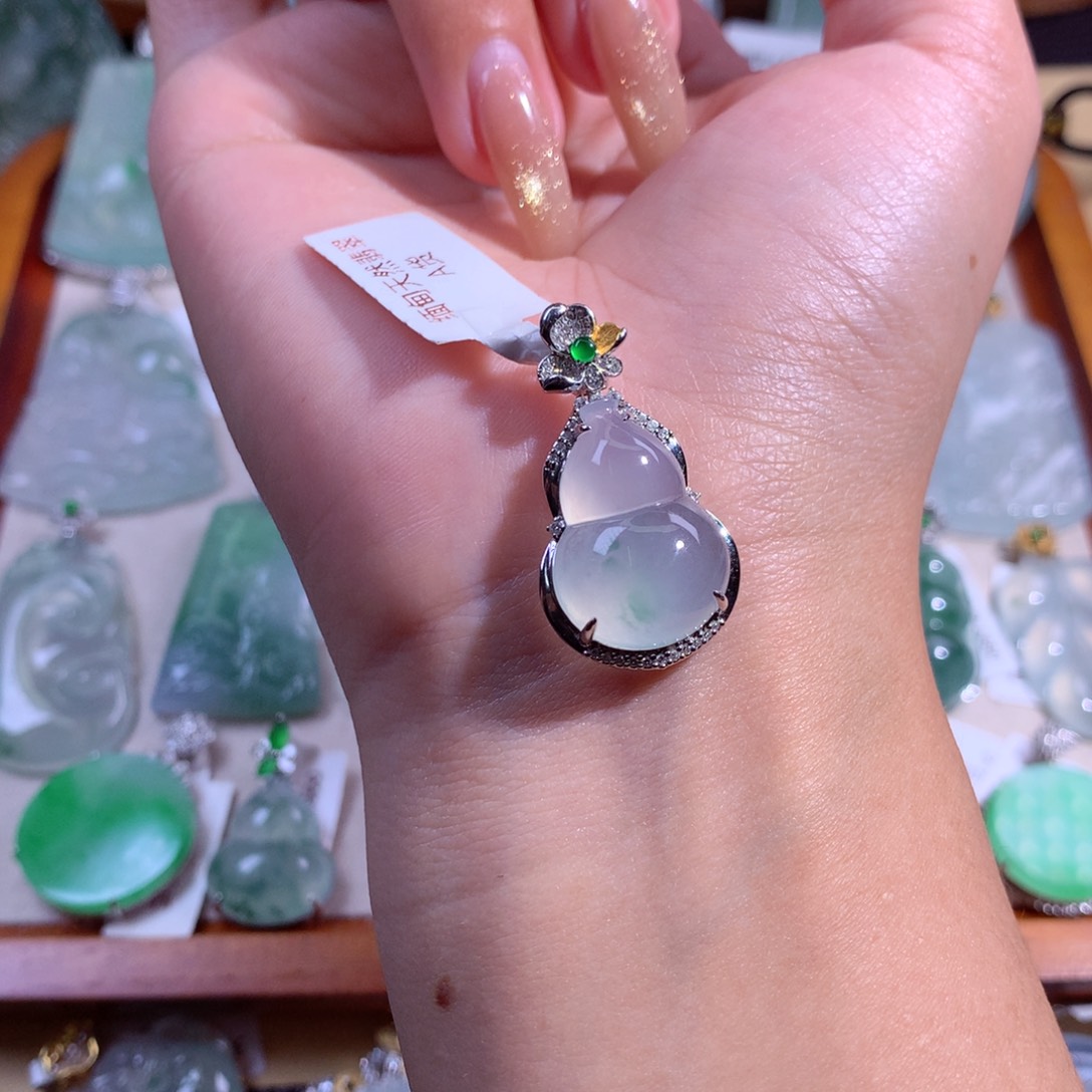 翡翠吊坠(不含链)18K金镶嵌