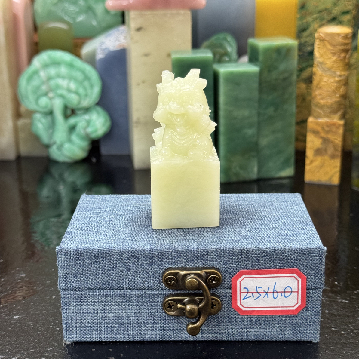 云南竹叶青卡通龙