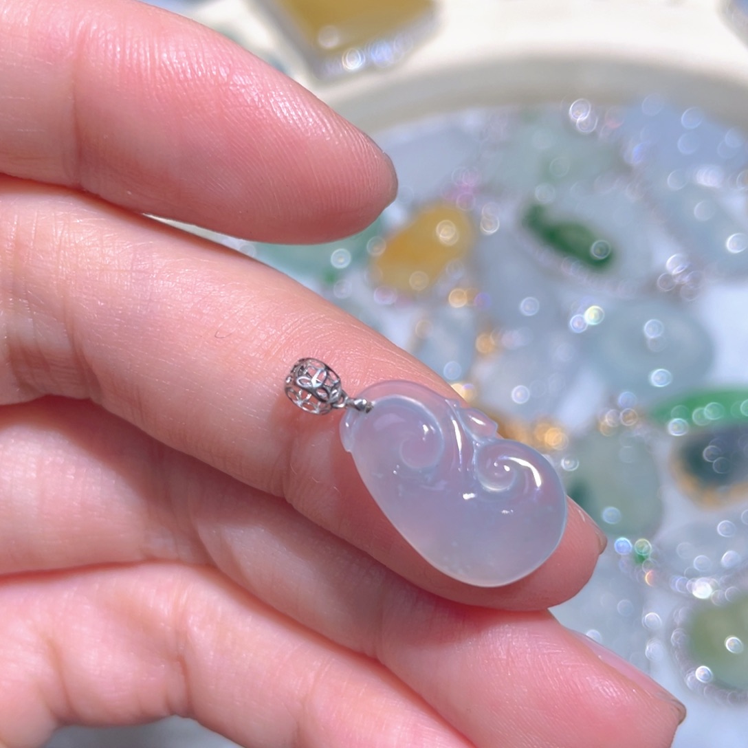 翡翠颈饰18K金镶嵌翡翠