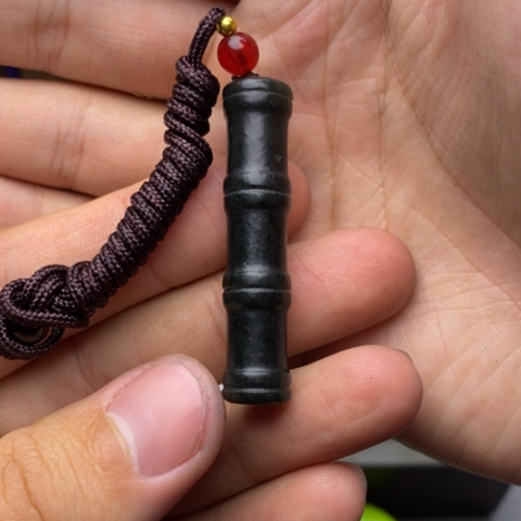 高***座和田玉未镶嵌颈饰