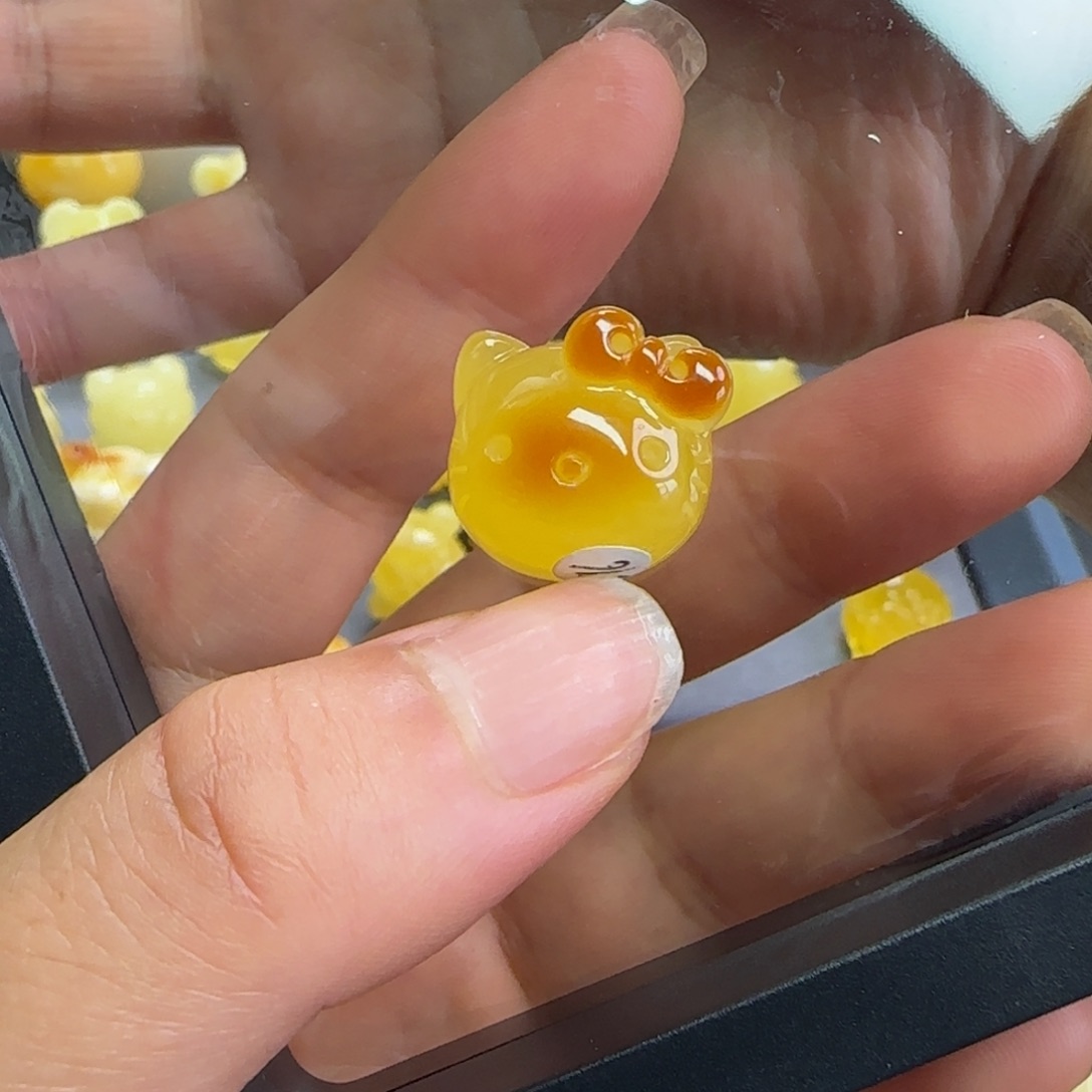 未镶嵌琥珀珠宝奇石