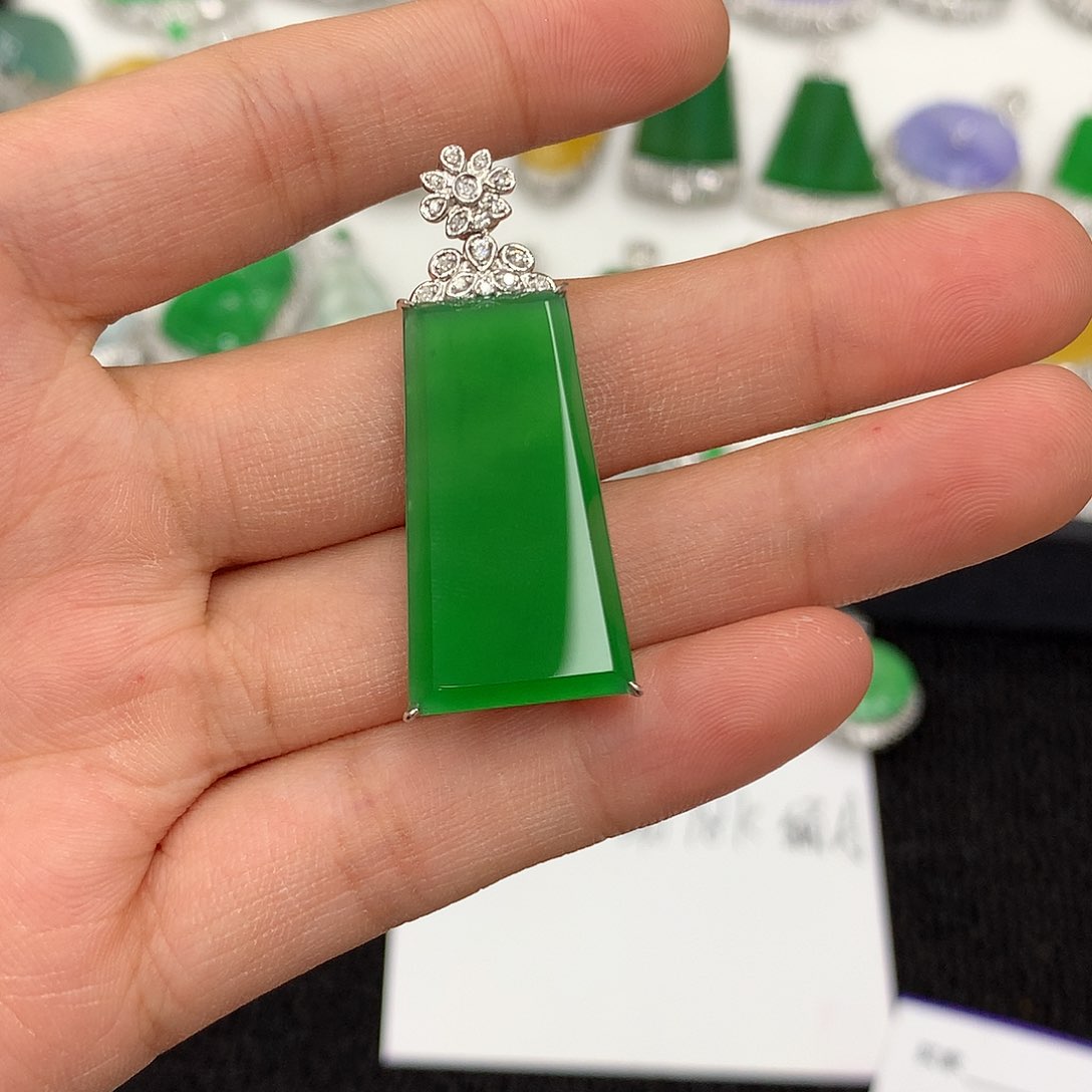 【闪购商品】翡翠吊坠(不含链)18K金镶嵌无事牌