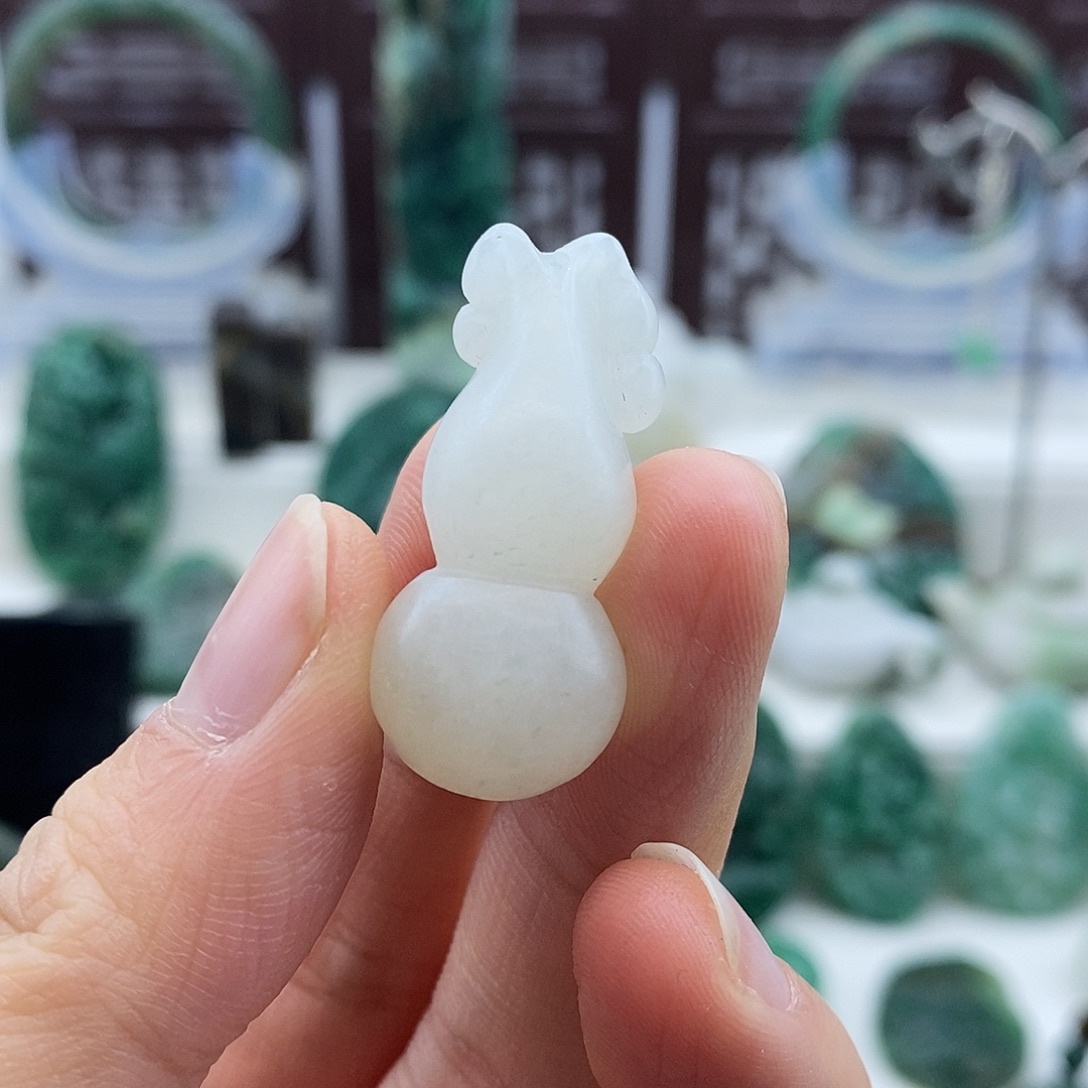 独山玉未镶嵌颈饰