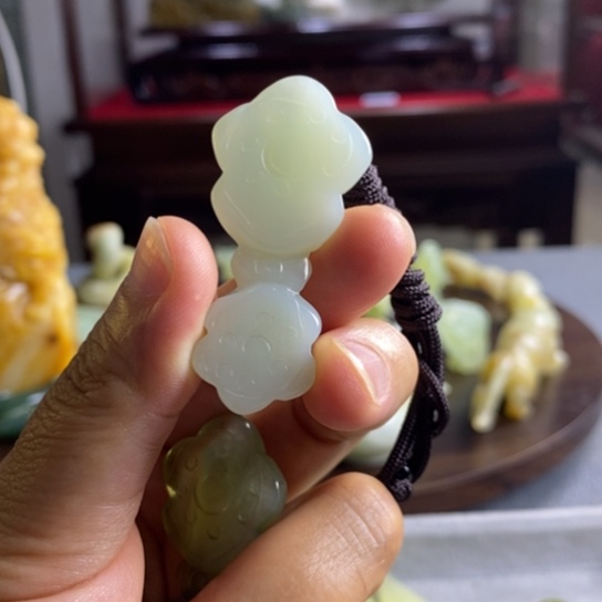 蛇纹石玉未镶嵌颈饰吉***、