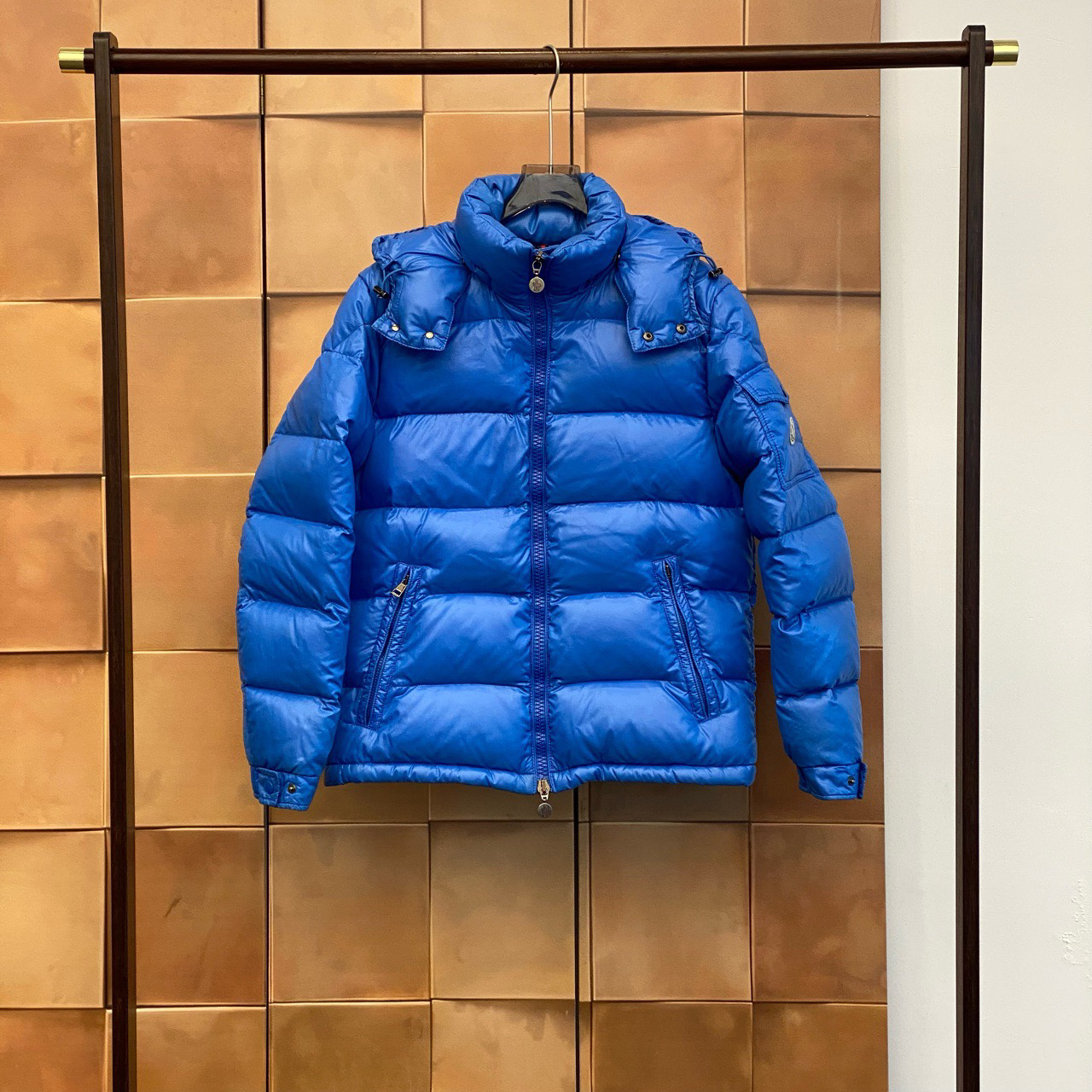 Moncler 爆款天空蓝maya刺绣徽标羽绒服/3码/95新有抽丝/25253