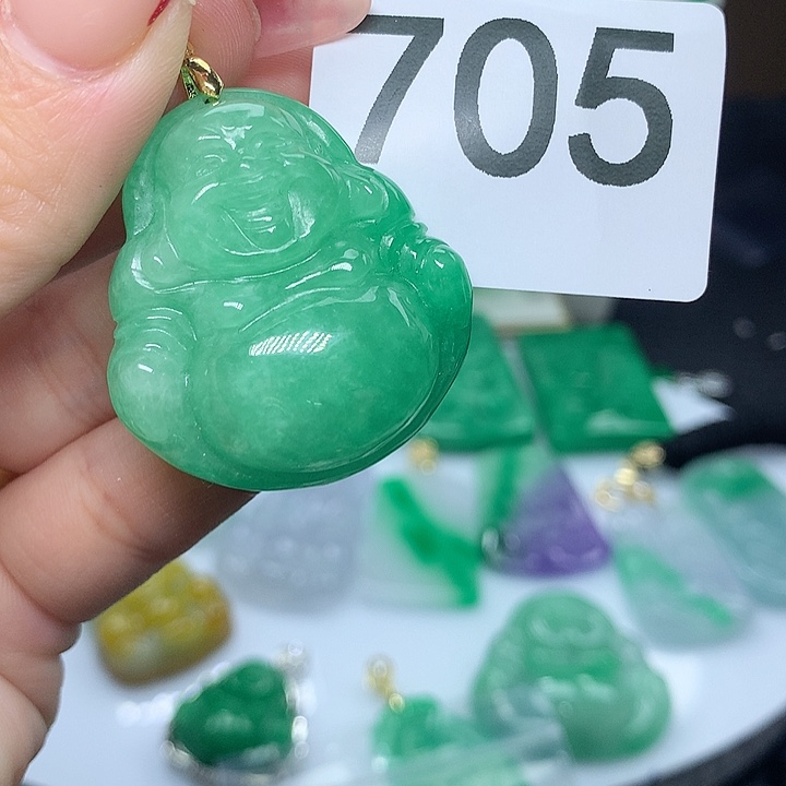 翡翠吊坠(赠链)未镶嵌