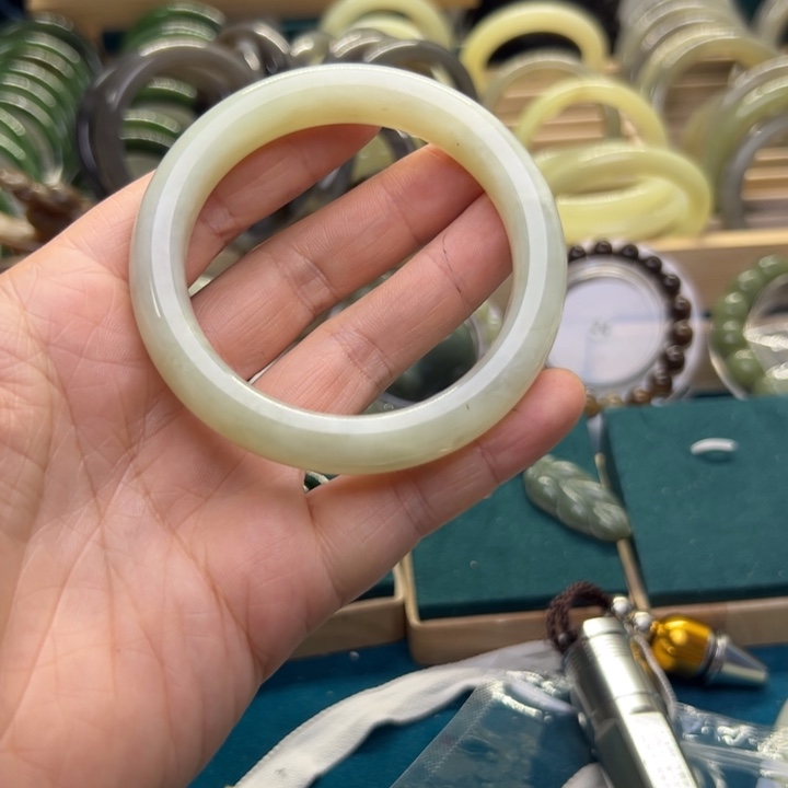 和田玉手镯未镶嵌56.1圈围0227