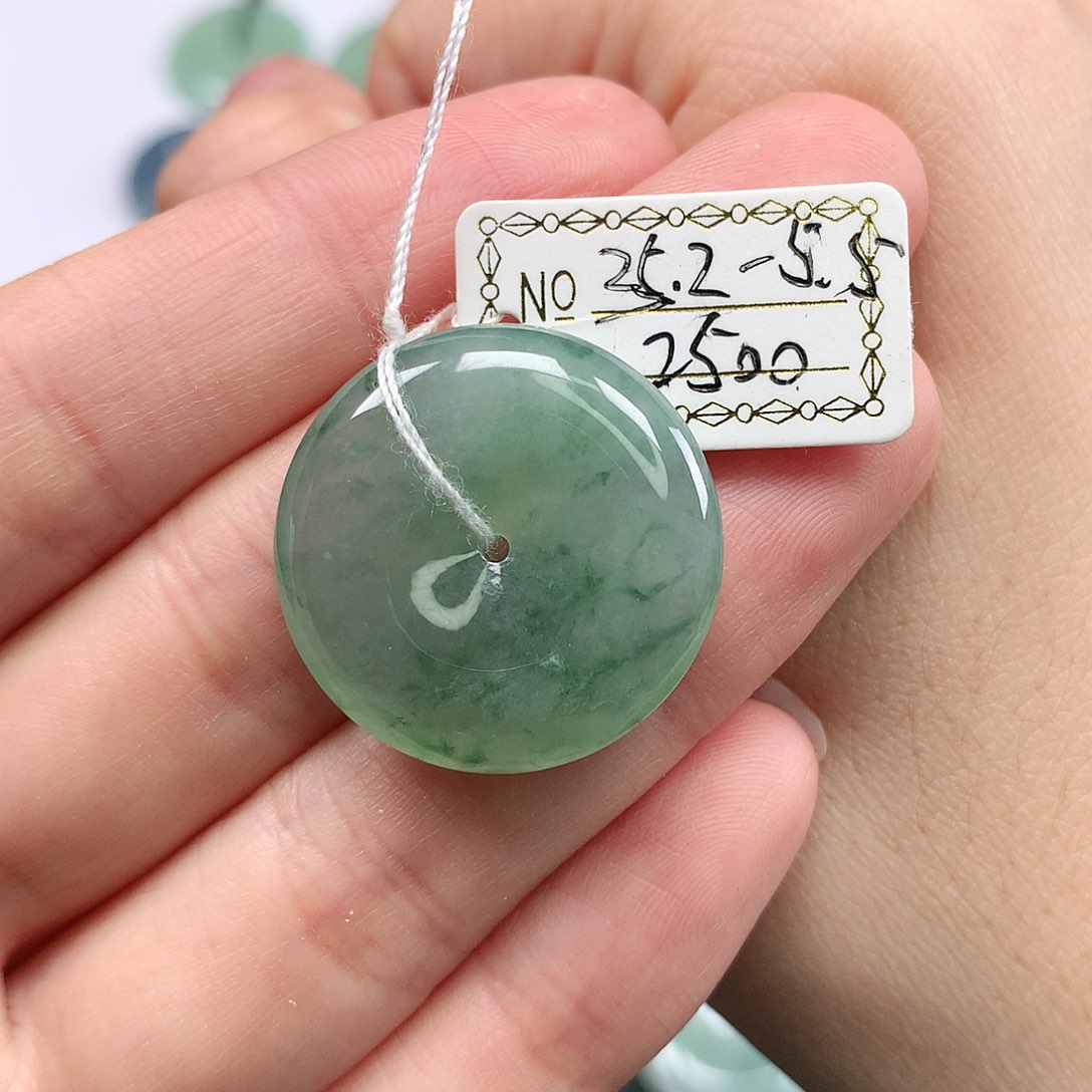 翡翠颈饰未镶嵌平安