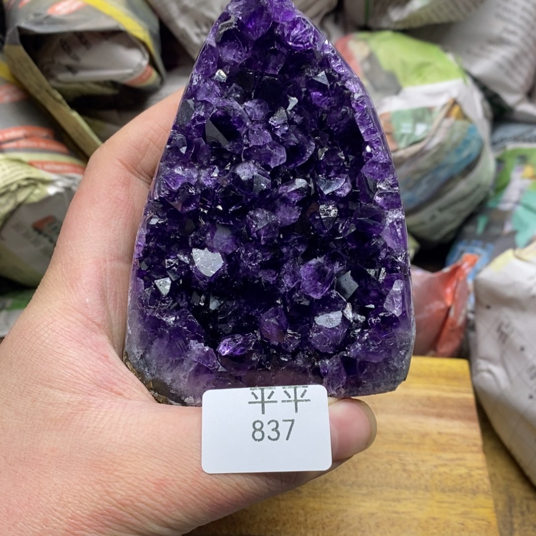 紫晶乌拉圭未镶嵌