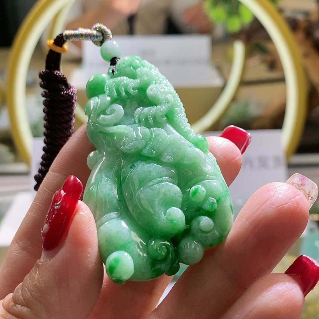 【闪购商品】翡翠颈饰未镶嵌蜥蜴